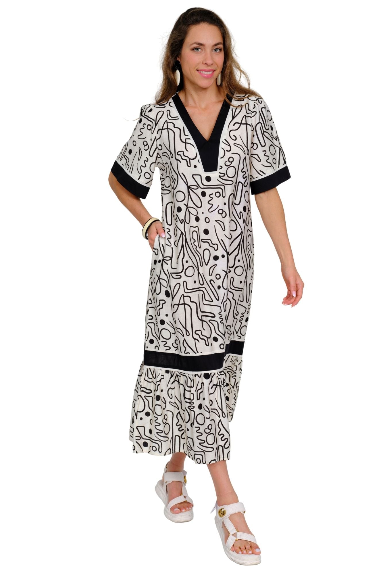 Travel-friendly black and white abstract midi dress for women