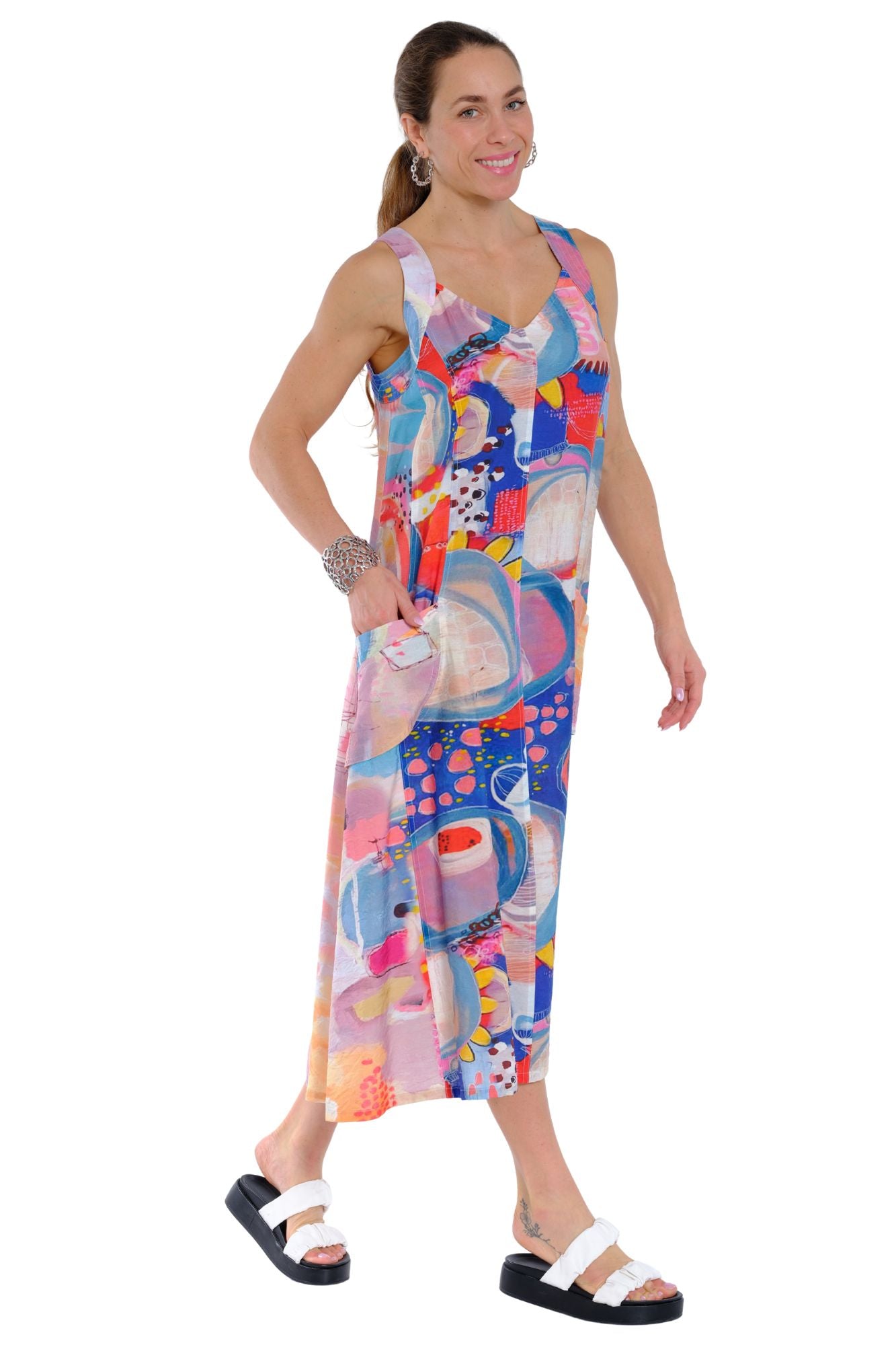 Colorful abstract print sleeveless maxi dress for women with relaxed fit