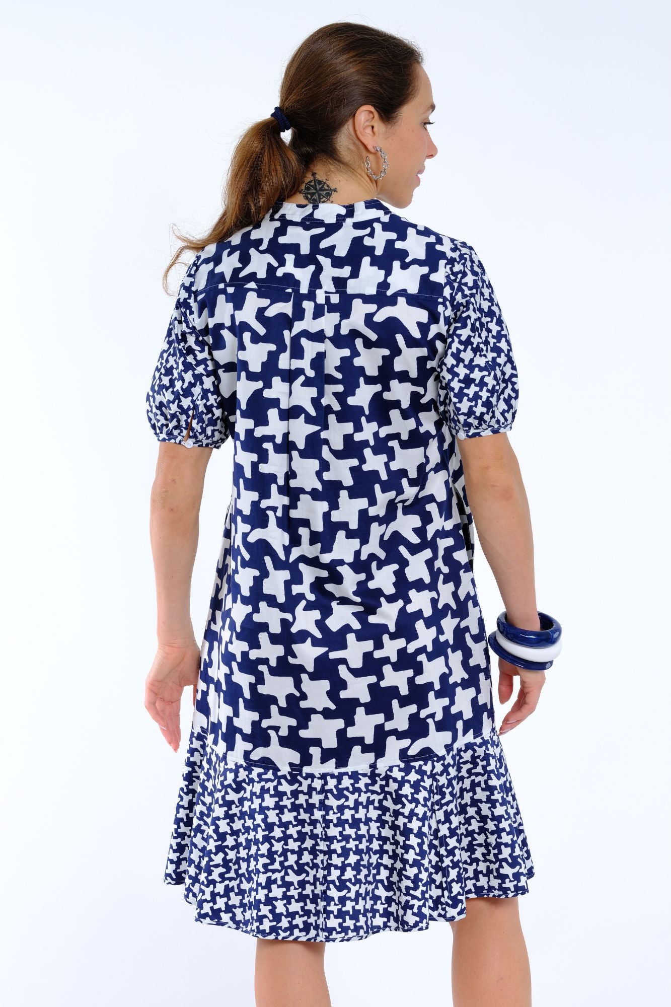 Women's casual houndstooth dress with tiered hem, perfect for travel