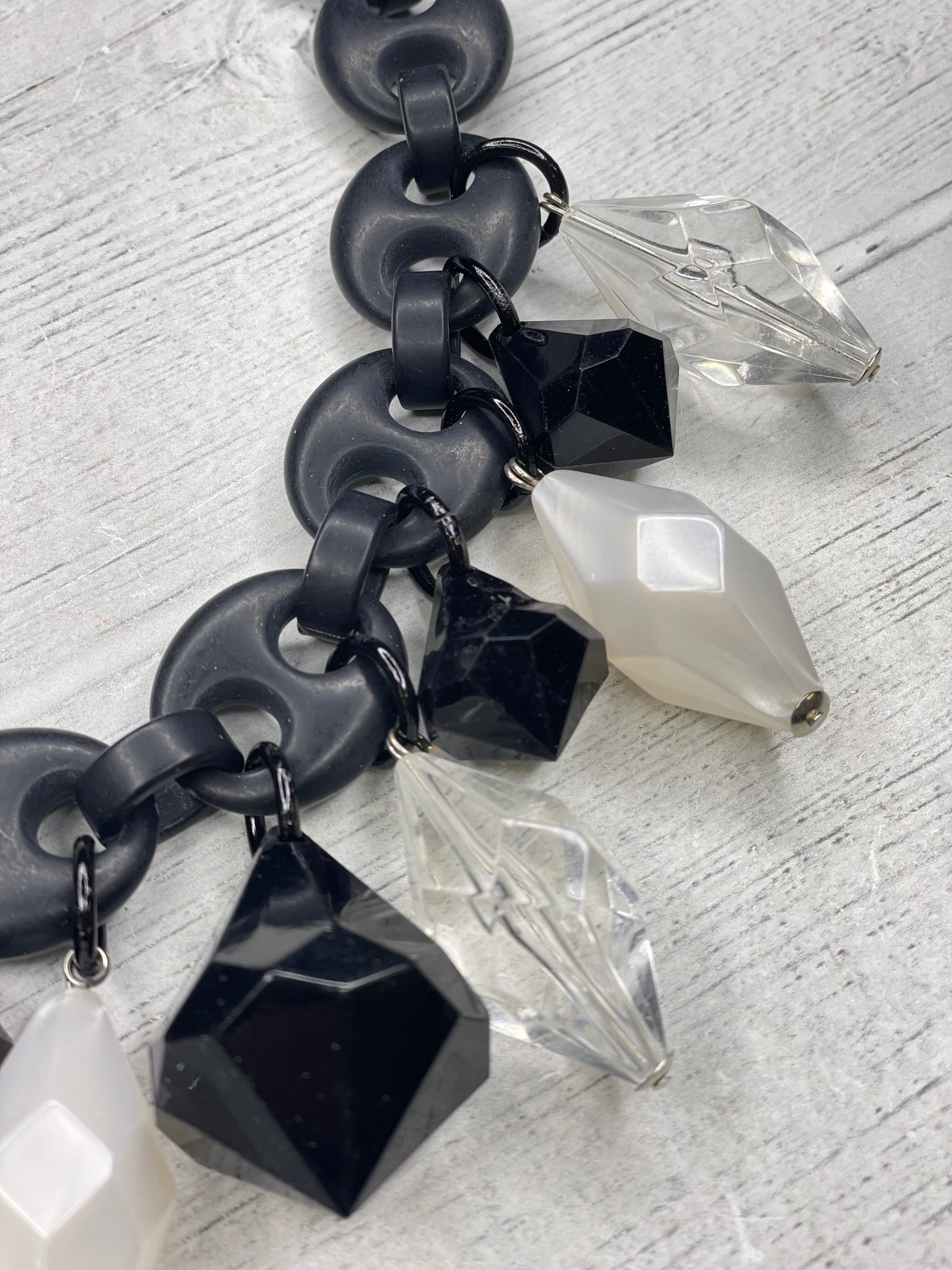 Alisha D Resin Chunky Statement Short Necklace