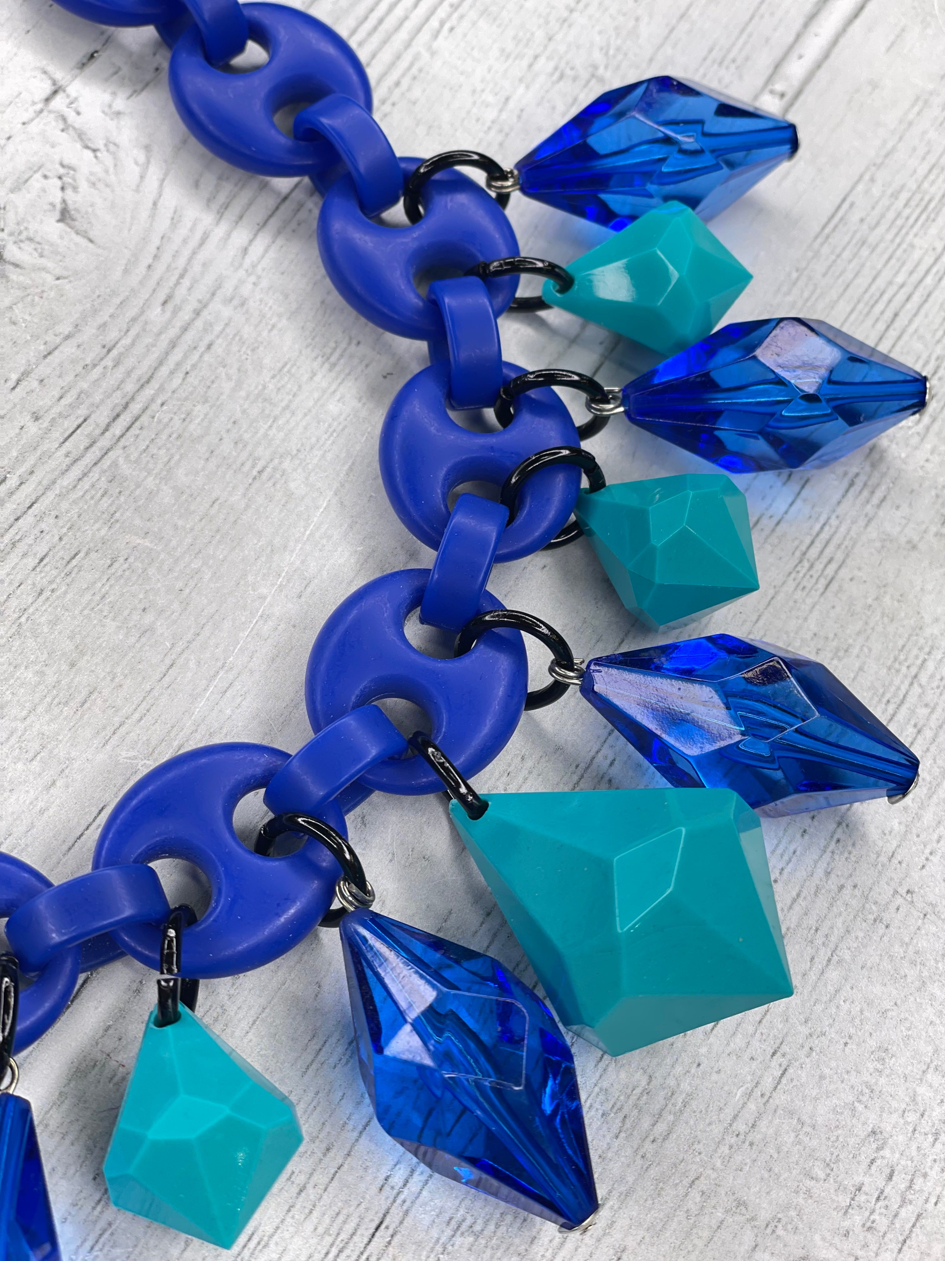 Alisha D Resin Chunky Statement Short Necklace