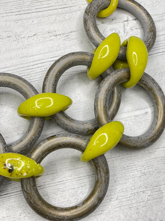 Yellow necklace with multi rings