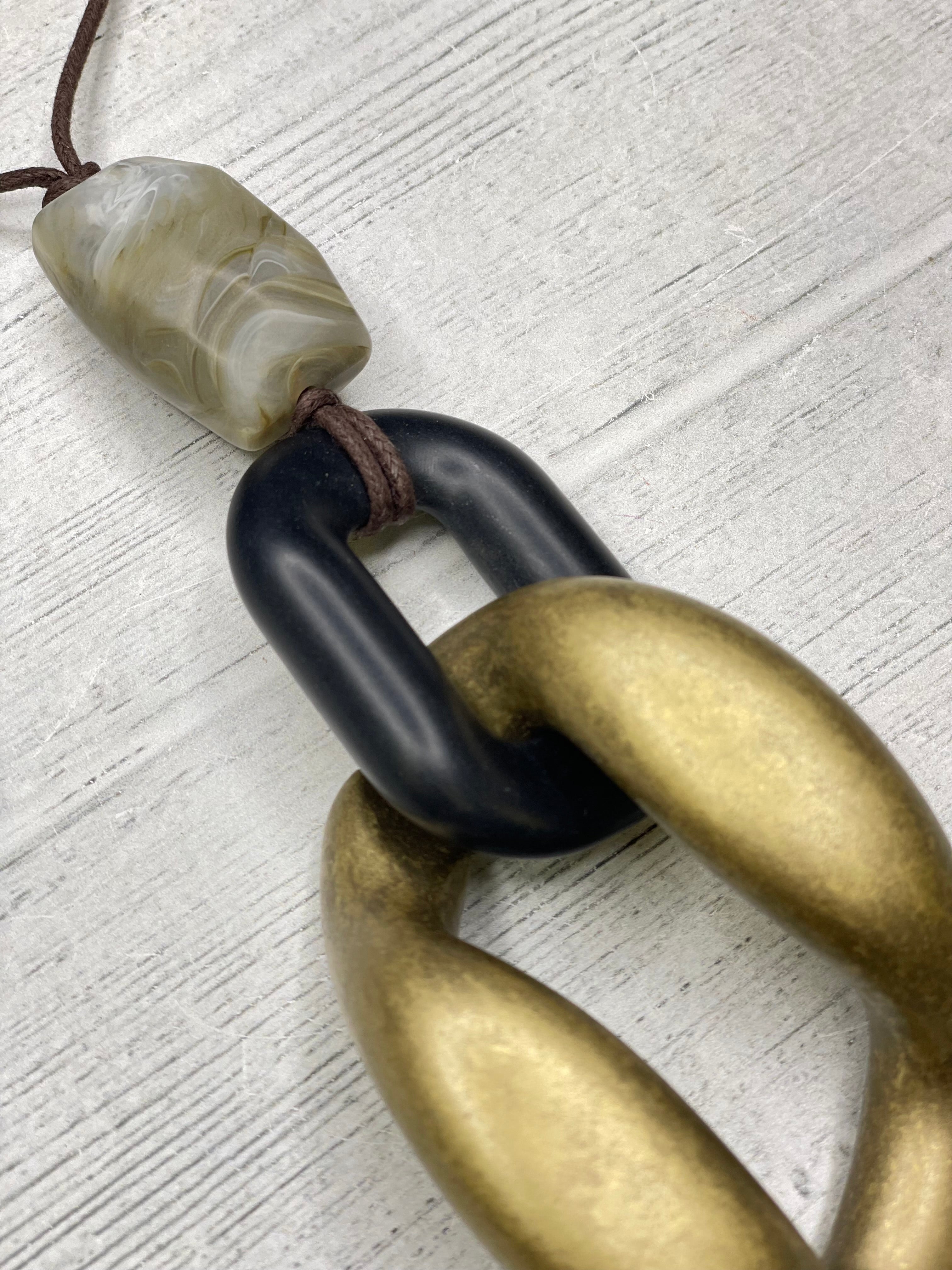 Fashion Resin Pendant Necklace