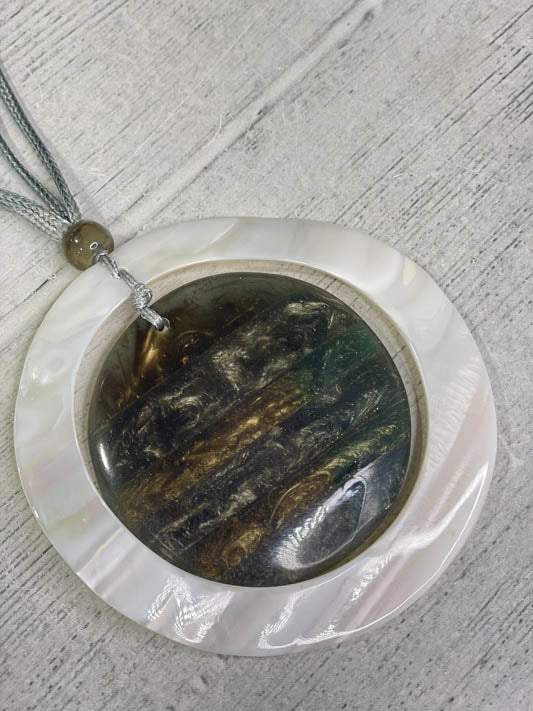 Fashion Mother of Pearl Necklace