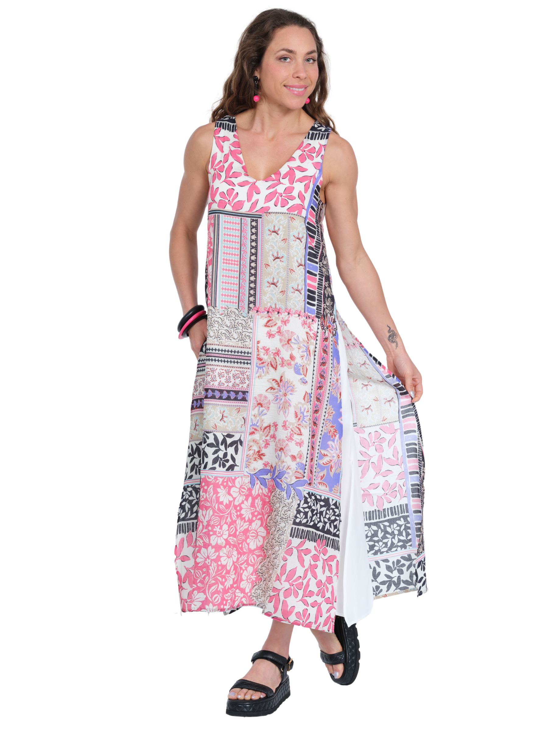Sleeveless patchwork print maxi dress for women with V-neck and mixed floral patterns