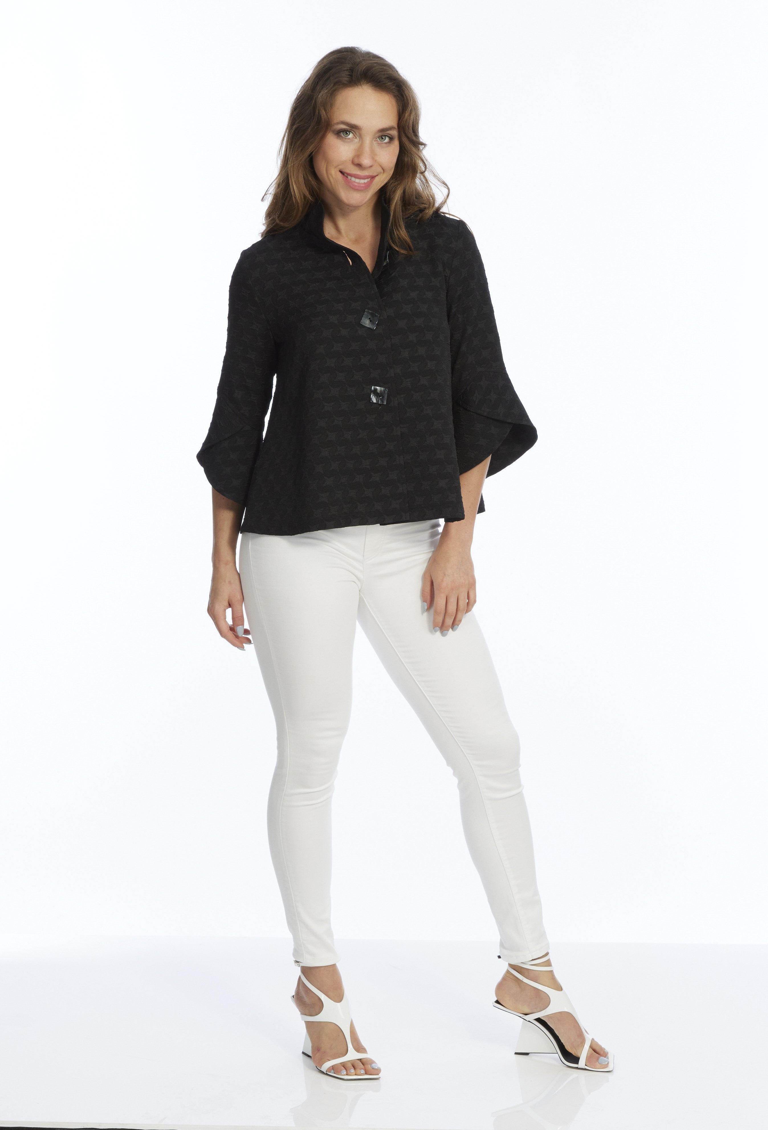 Elegant black 3 button swing jacket