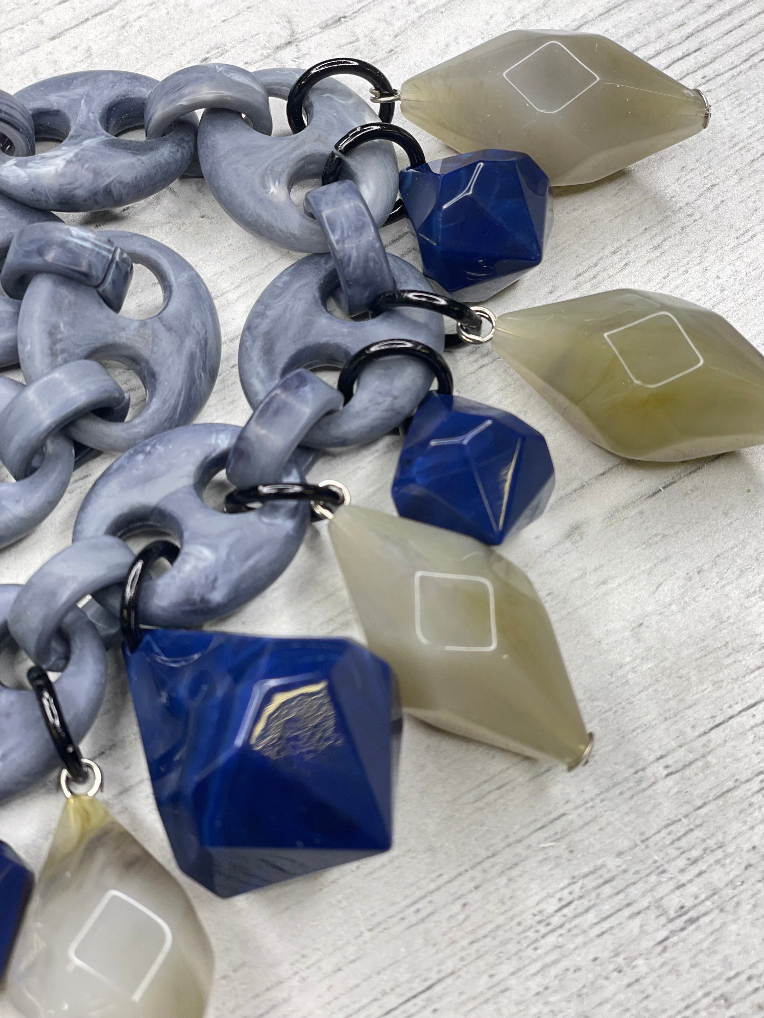 Alisha D Resin Chunky Statement Short Necklace