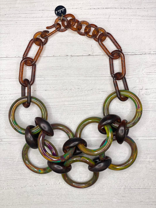 Bold D resin chunky necklace with multi ring 