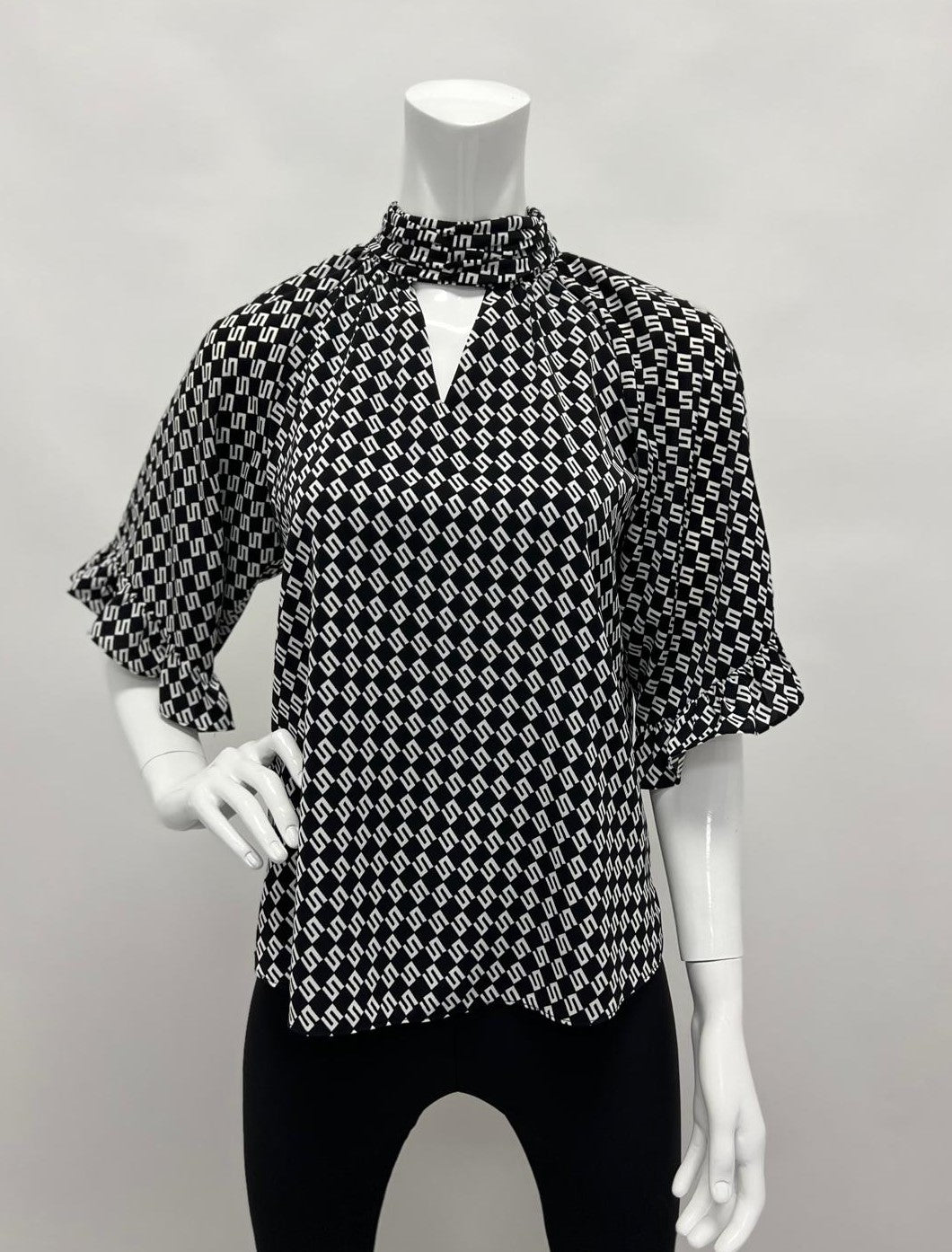 Black and White Diamond Print Blouse